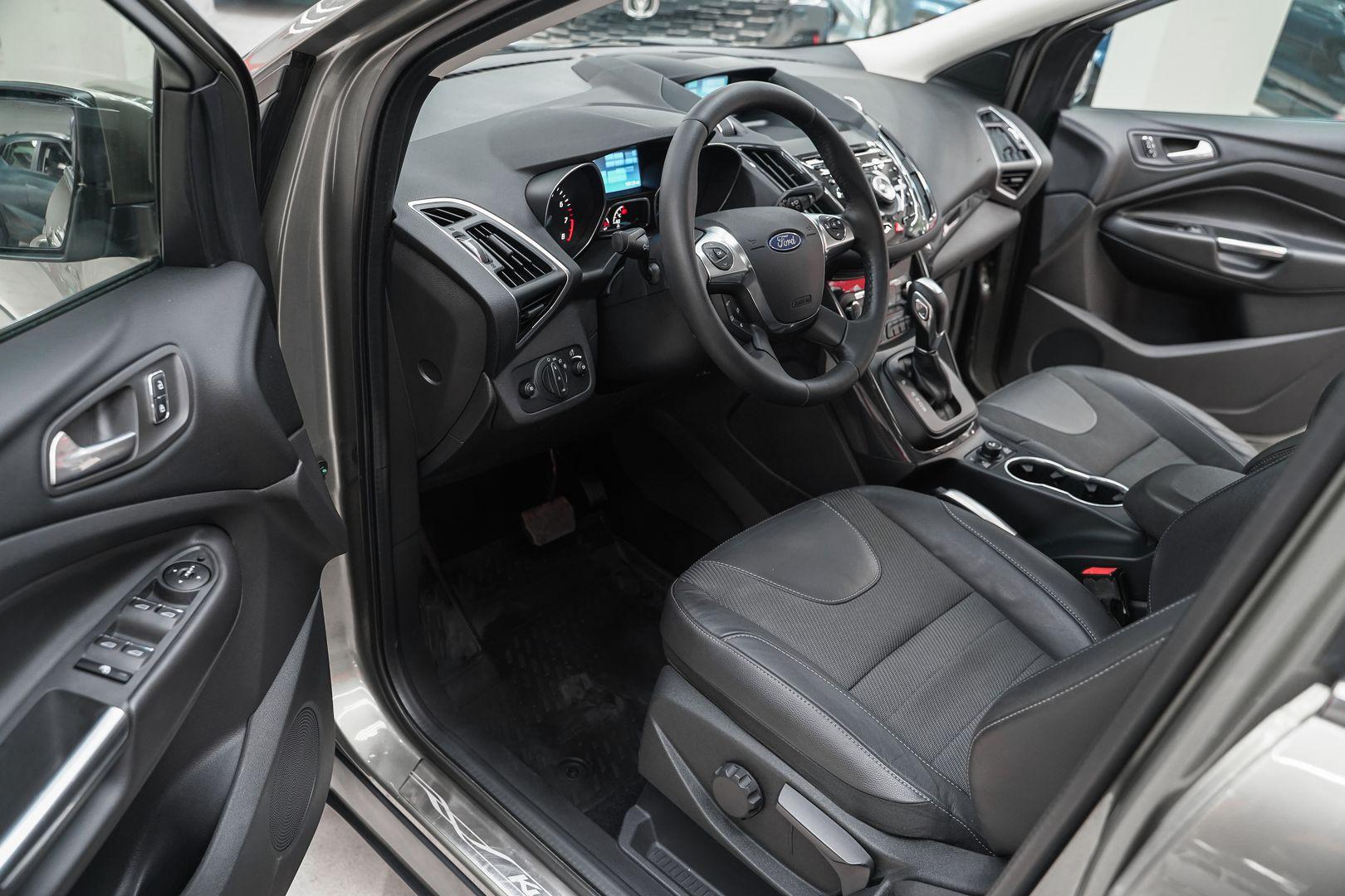 Ford Kuga 2014, серый, ДЦ Орехово