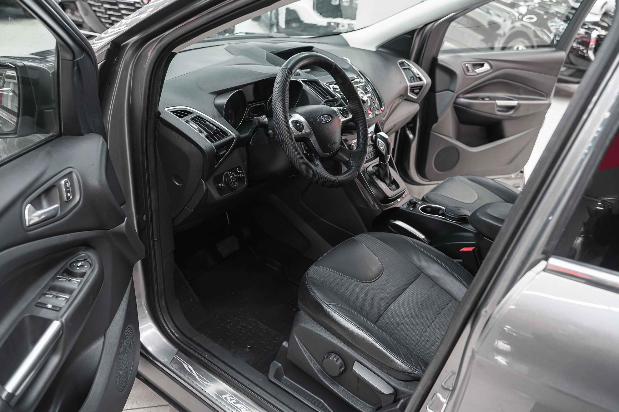 Ford Kuga 2013, серый, ДЦ Орехово