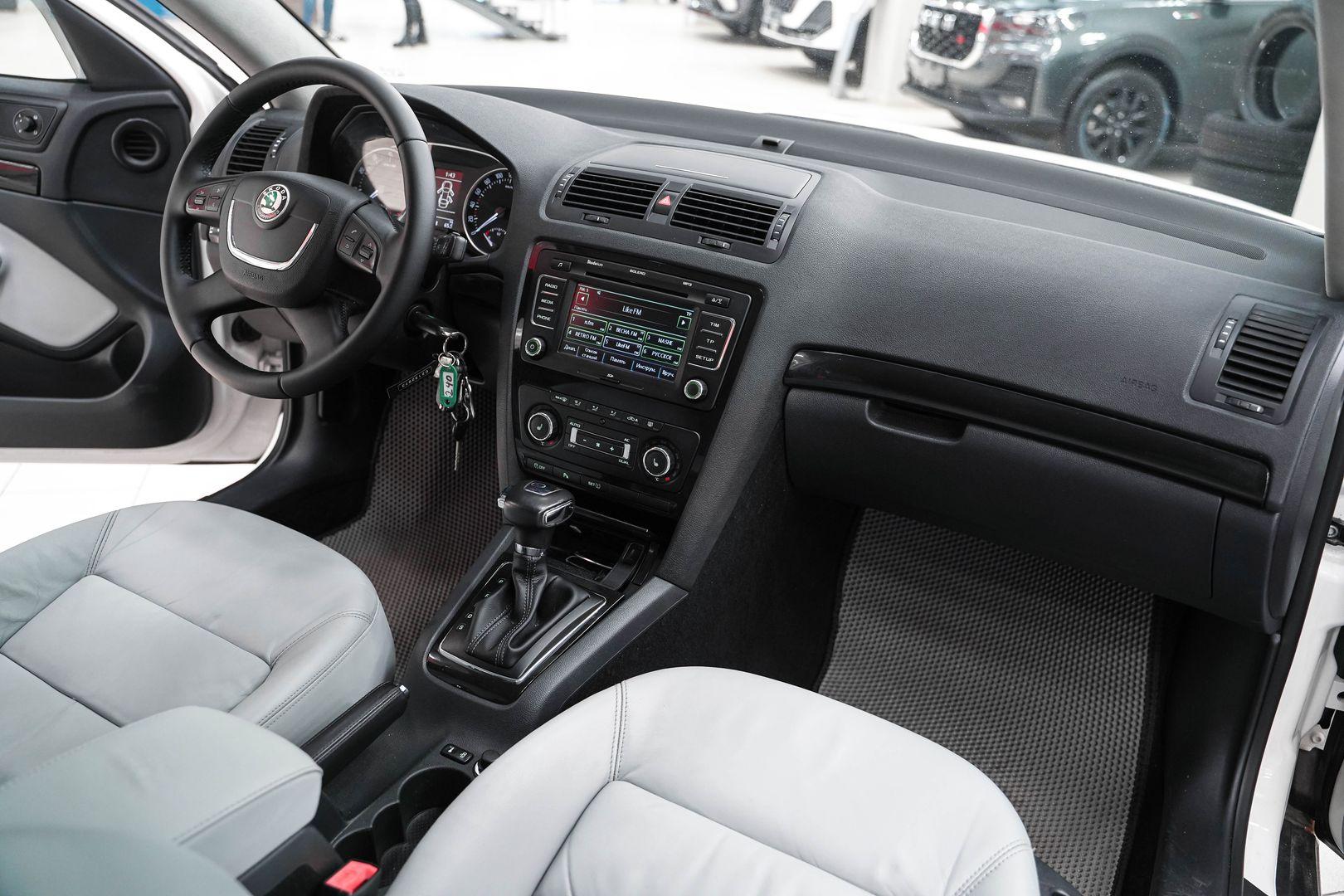 Skoda Octavia 2012, белый, ДЦ Орехово