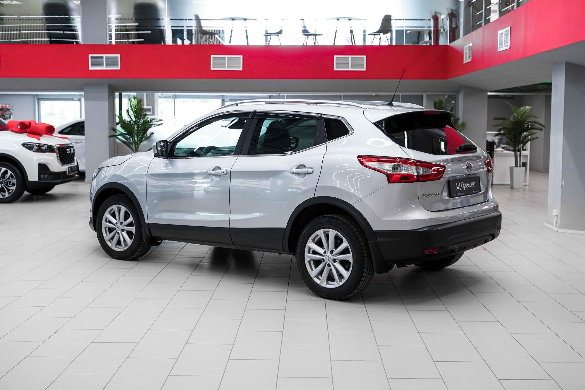 Nissan Qashqai 2015, серебряный, ДЦ Орехово
