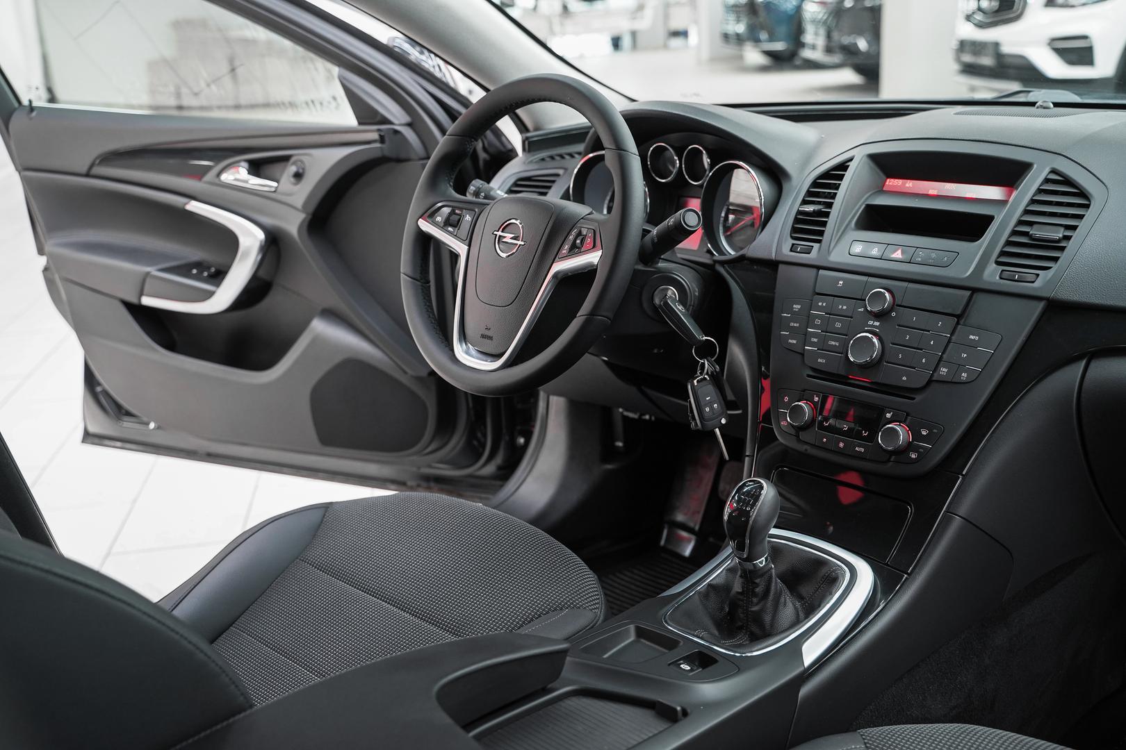 Opel Insignia 2010, черный, ДЦ Орехово