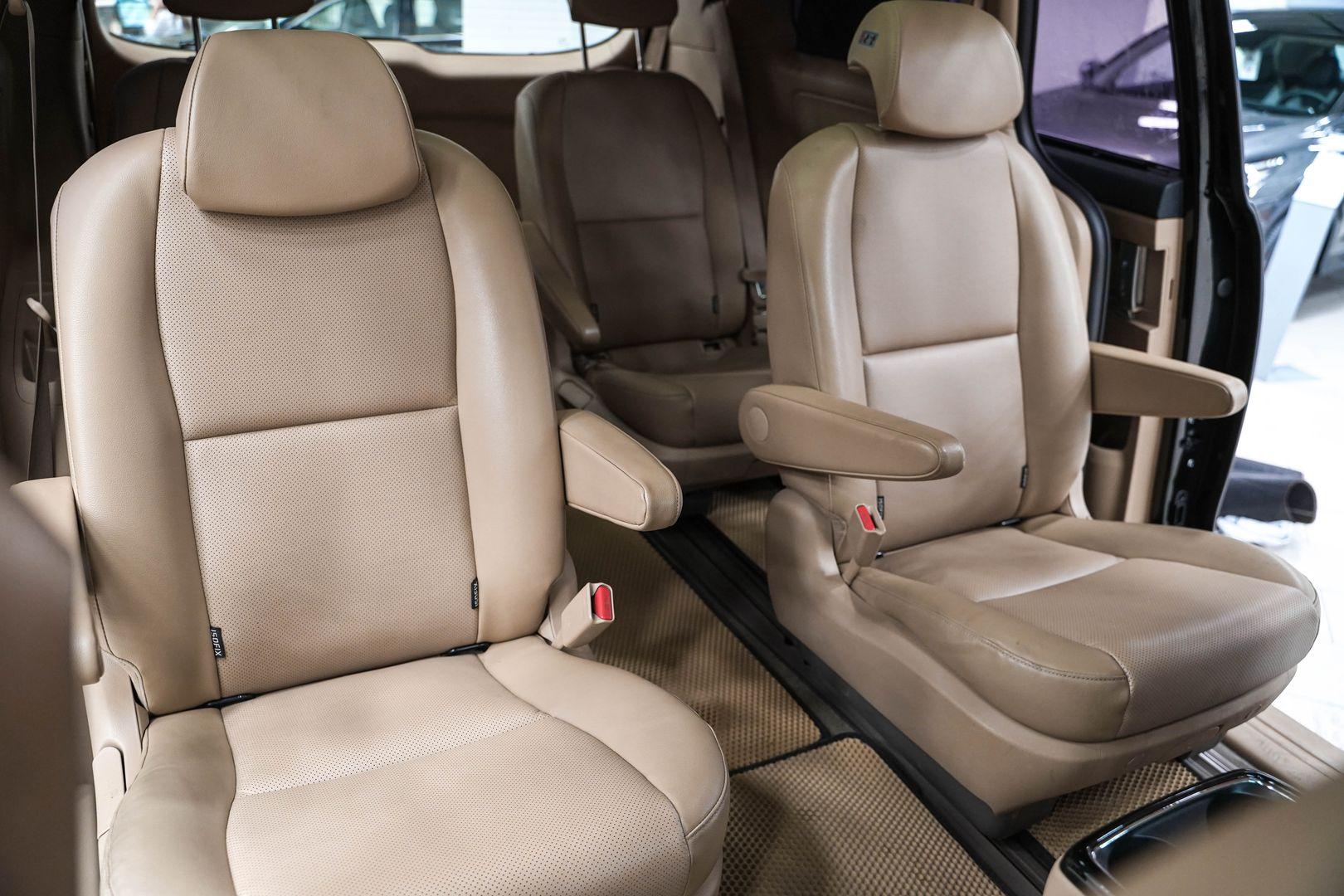 Kia Carnival 2017, черный, ДЦ Орехово