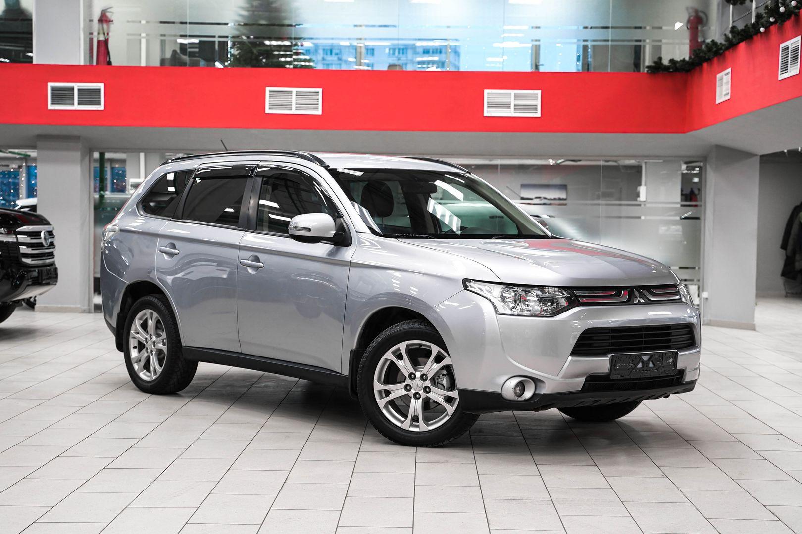 Mitsubishi Outlander 2012, серебряный, ДЦ Орехово