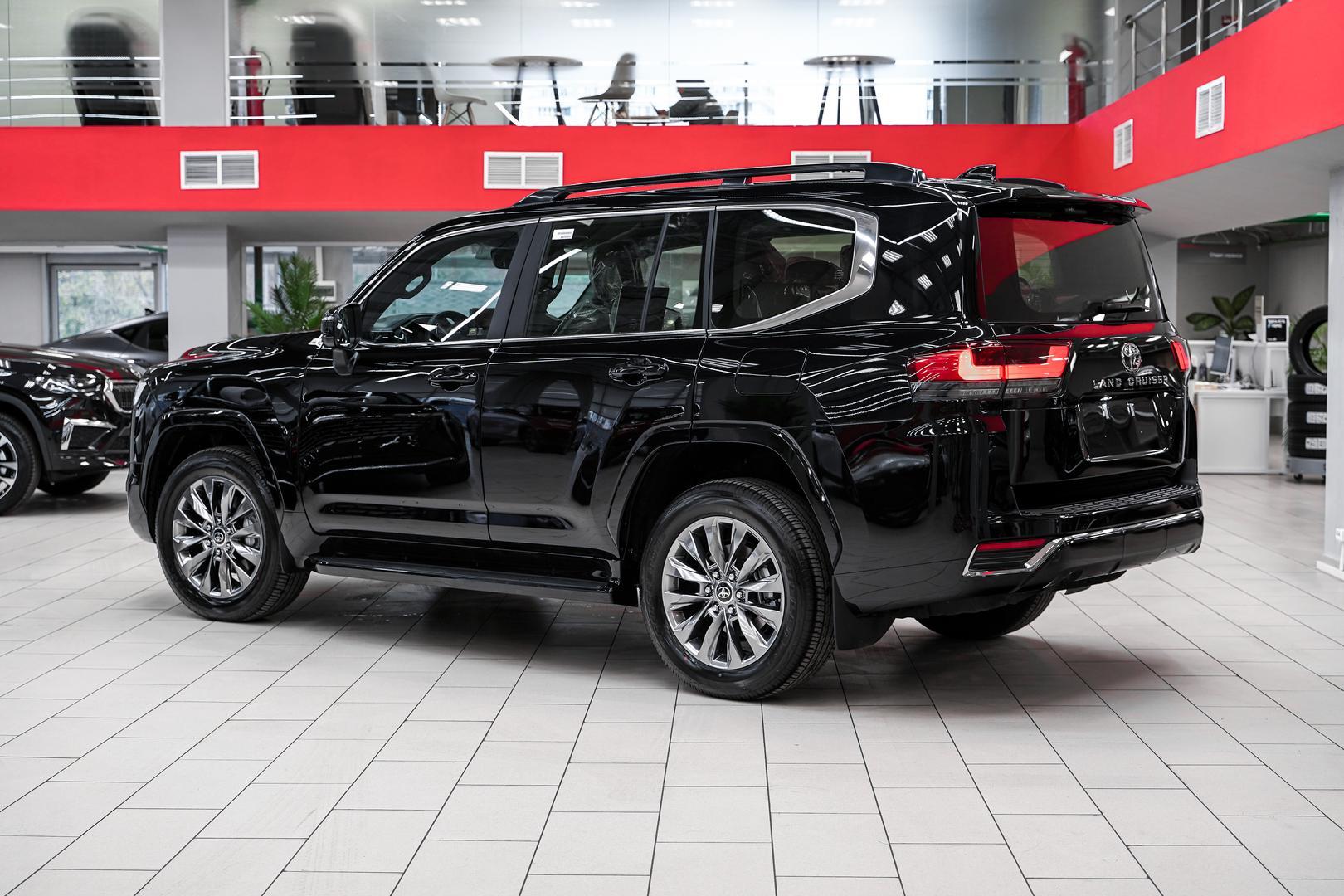 Toyota Land Cruiser 2025, черный, ДЦ Орехово
