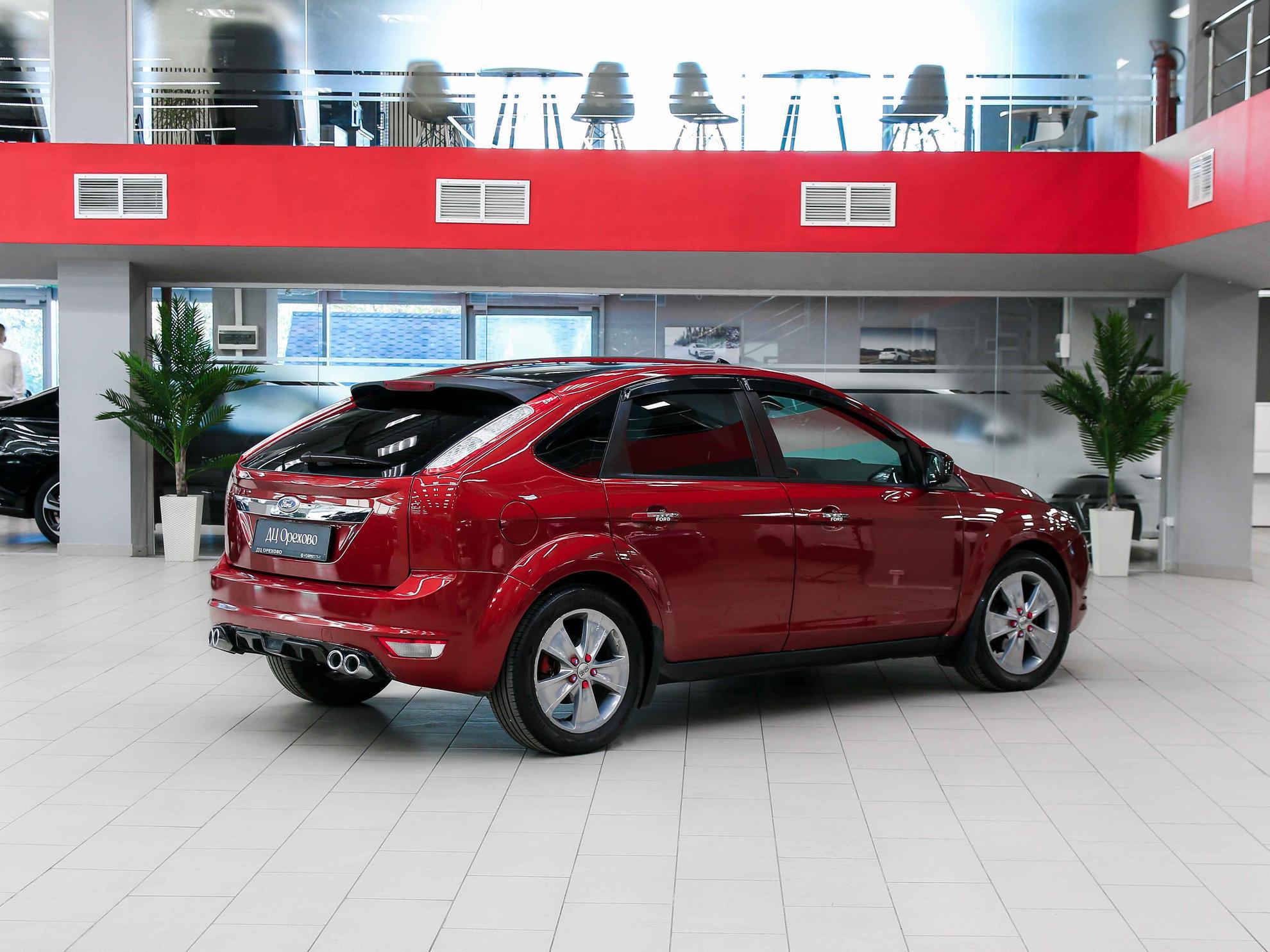 Ford Focus 2008, красный, ДЦ Орехово