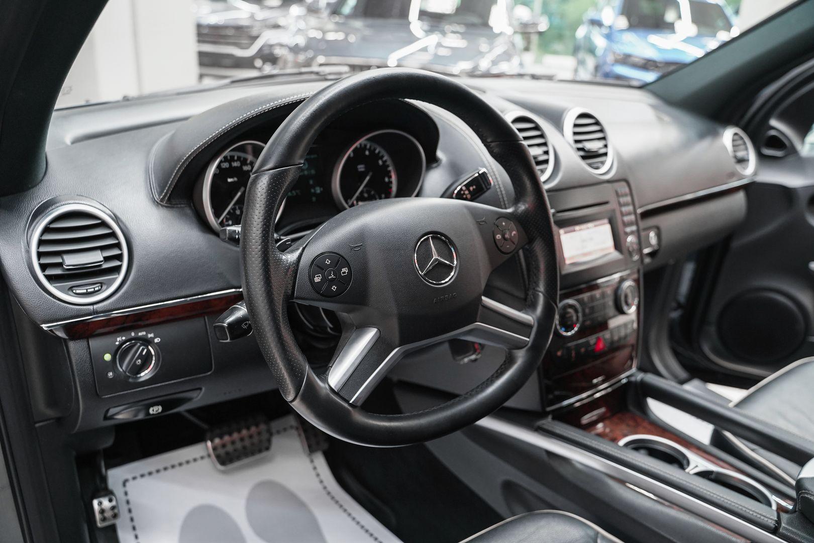 Mercedes-Benz M-Класс 2011, серый, ДЦ Орехово