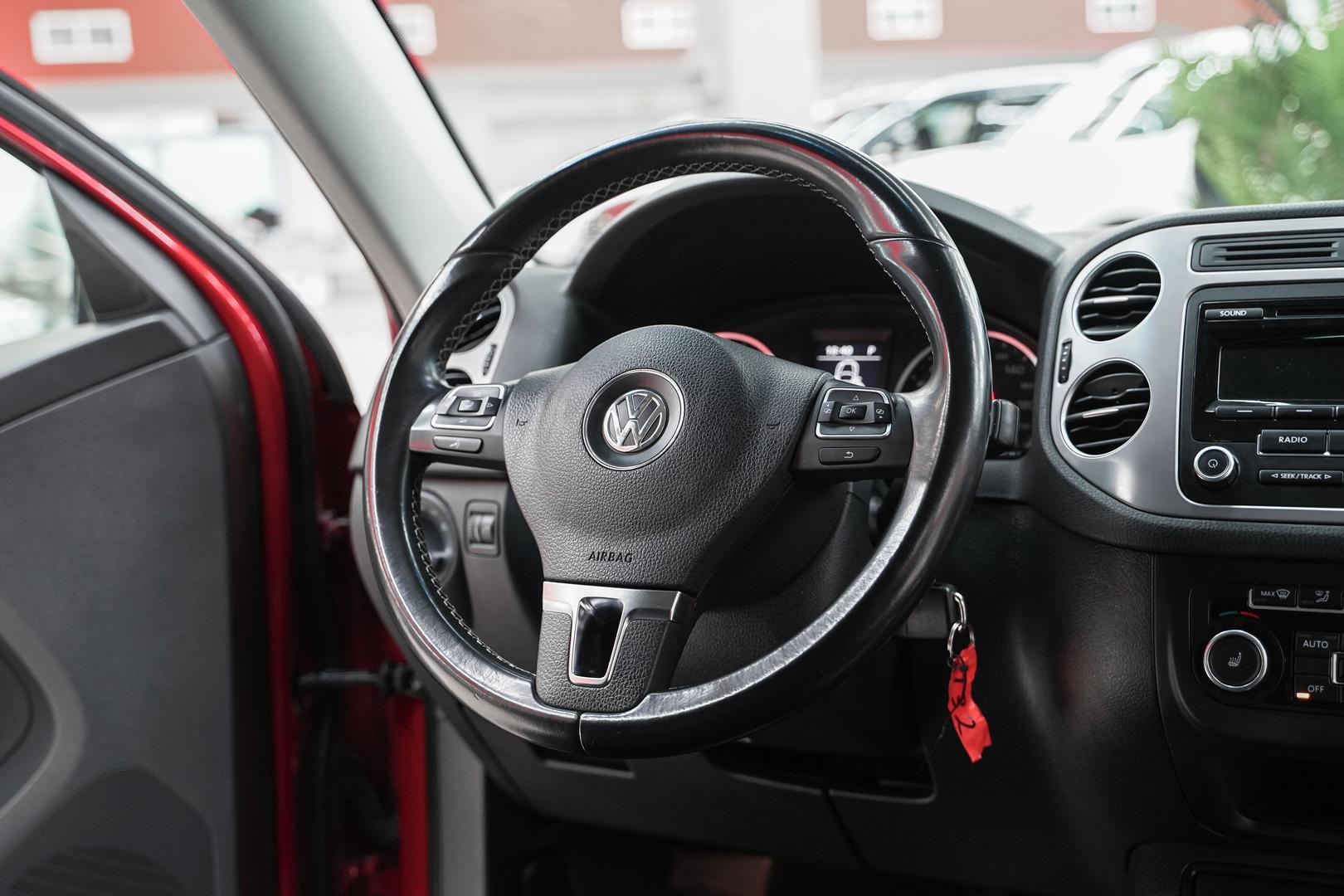 Volkswagen Tiguan 2015, красный, ДЦ Орехово