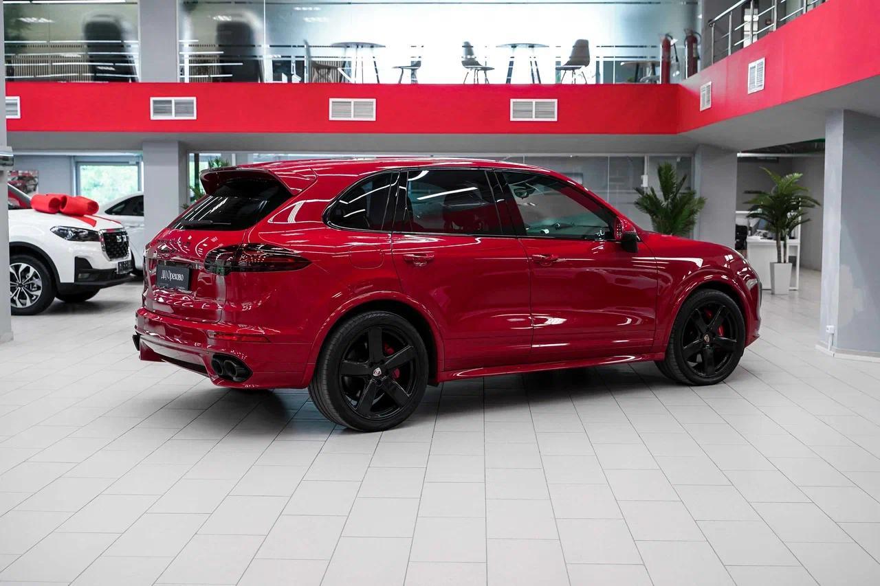Porsche Cayenne 2016, красный, ДЦ Орехово