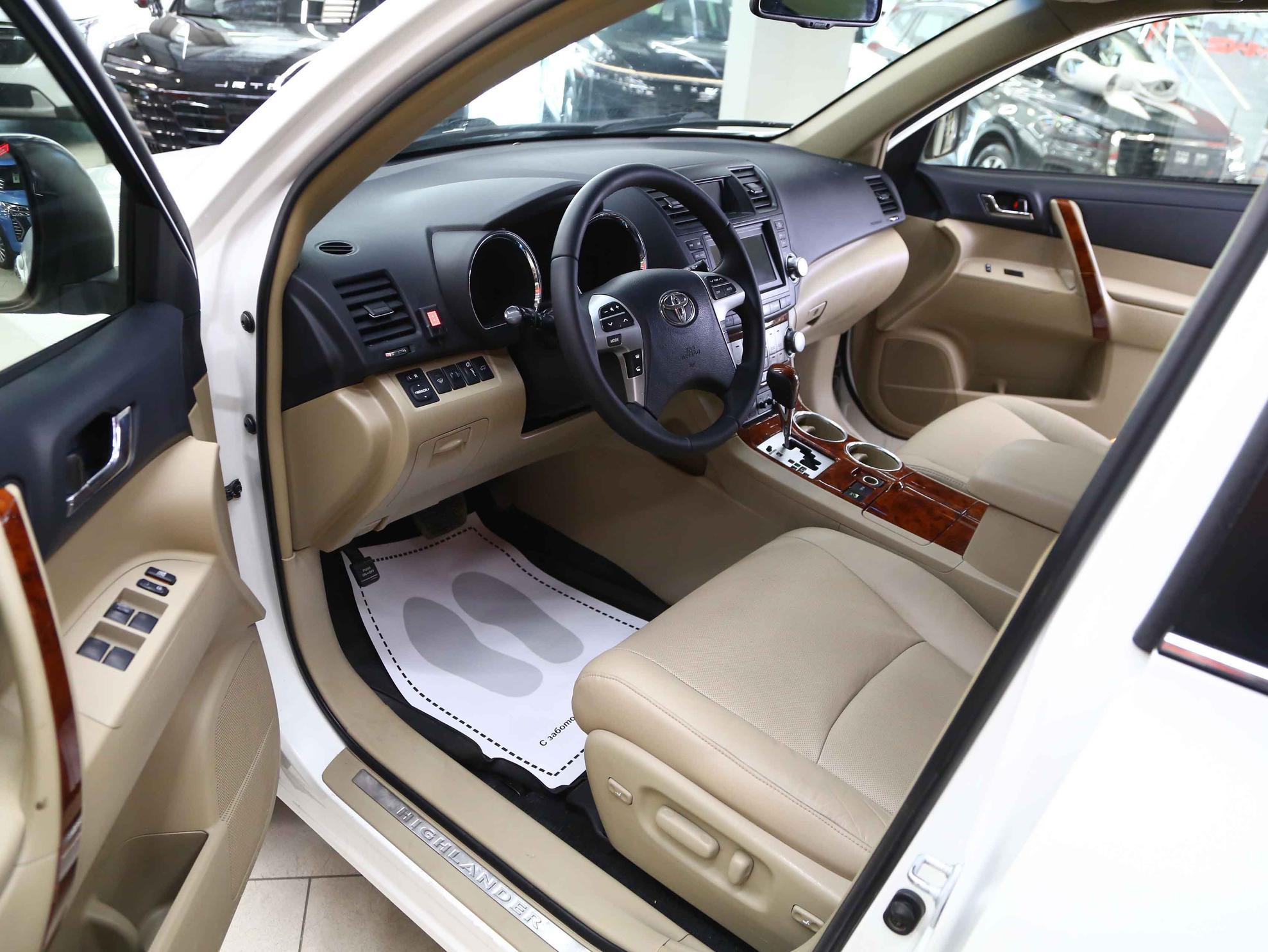 Toyota Highlander 2012, белый, ДЦ Орехово