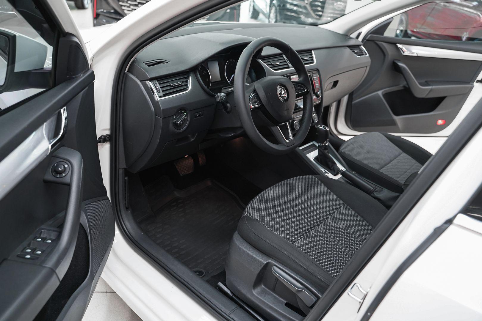 Skoda Octavia 2015, белый, ДЦ Орехово