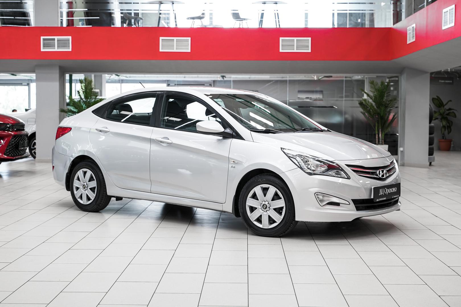 Hyundai Solaris 2015, серебряный, ДЦ Орехово