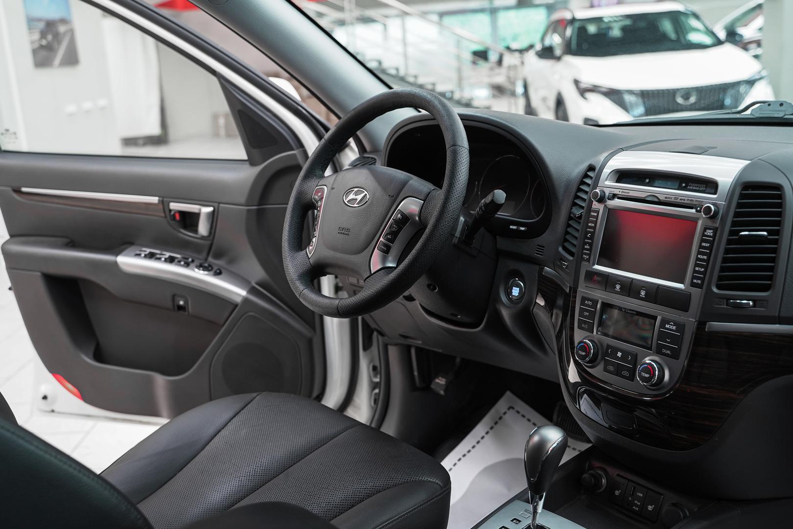 Hyundai Santa Fe 2011, белый, ДЦ Орехово