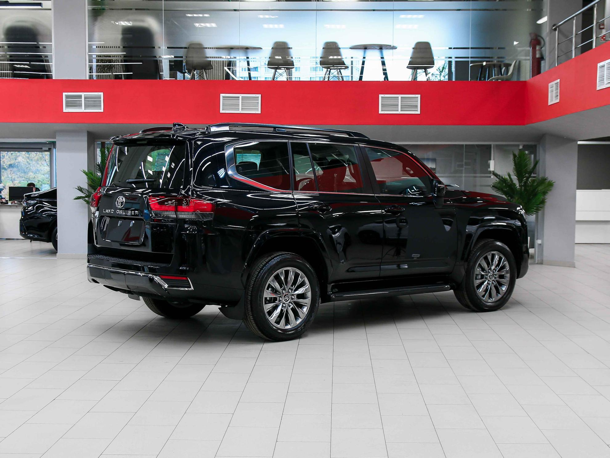 Toyota Land Cruiser 2026, черный, ДЦ Орехово