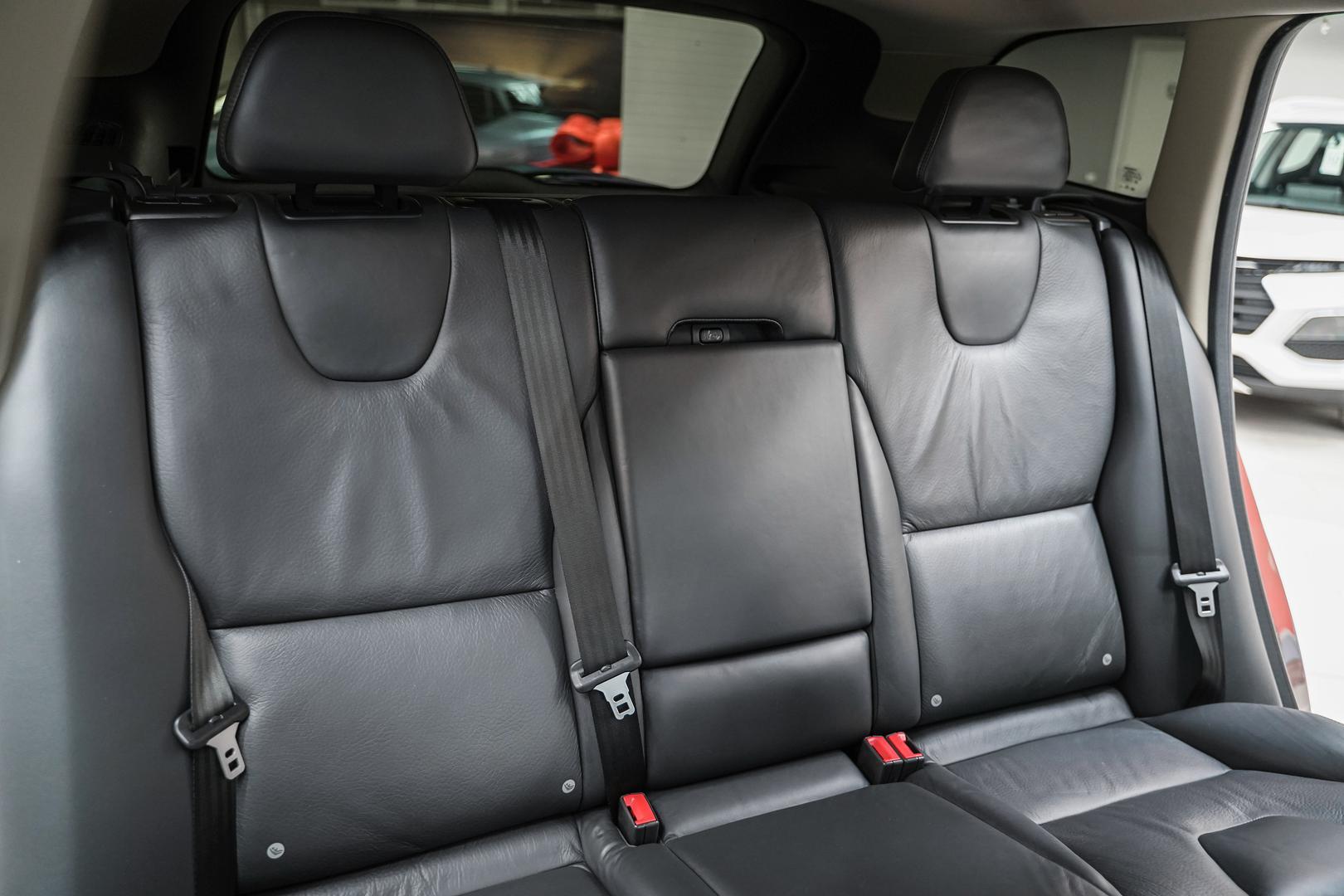 Volvo XC60 2011, золотой, ДЦ Орехово