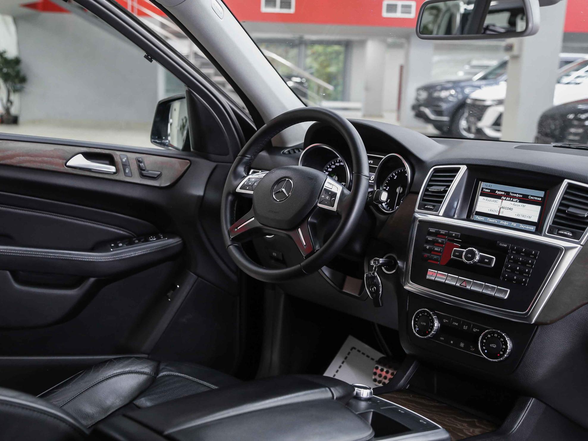 Mercedes-Benz M-Класс 2013, черный, ДЦ Орехово