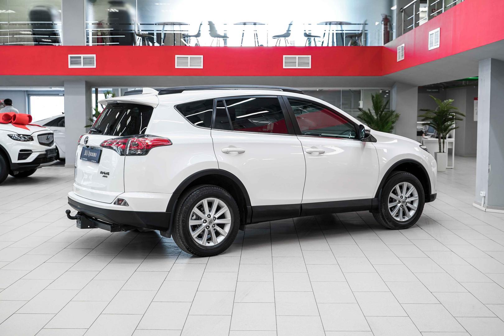 Toyota RAV4 2017, белый, ДЦ Орехово