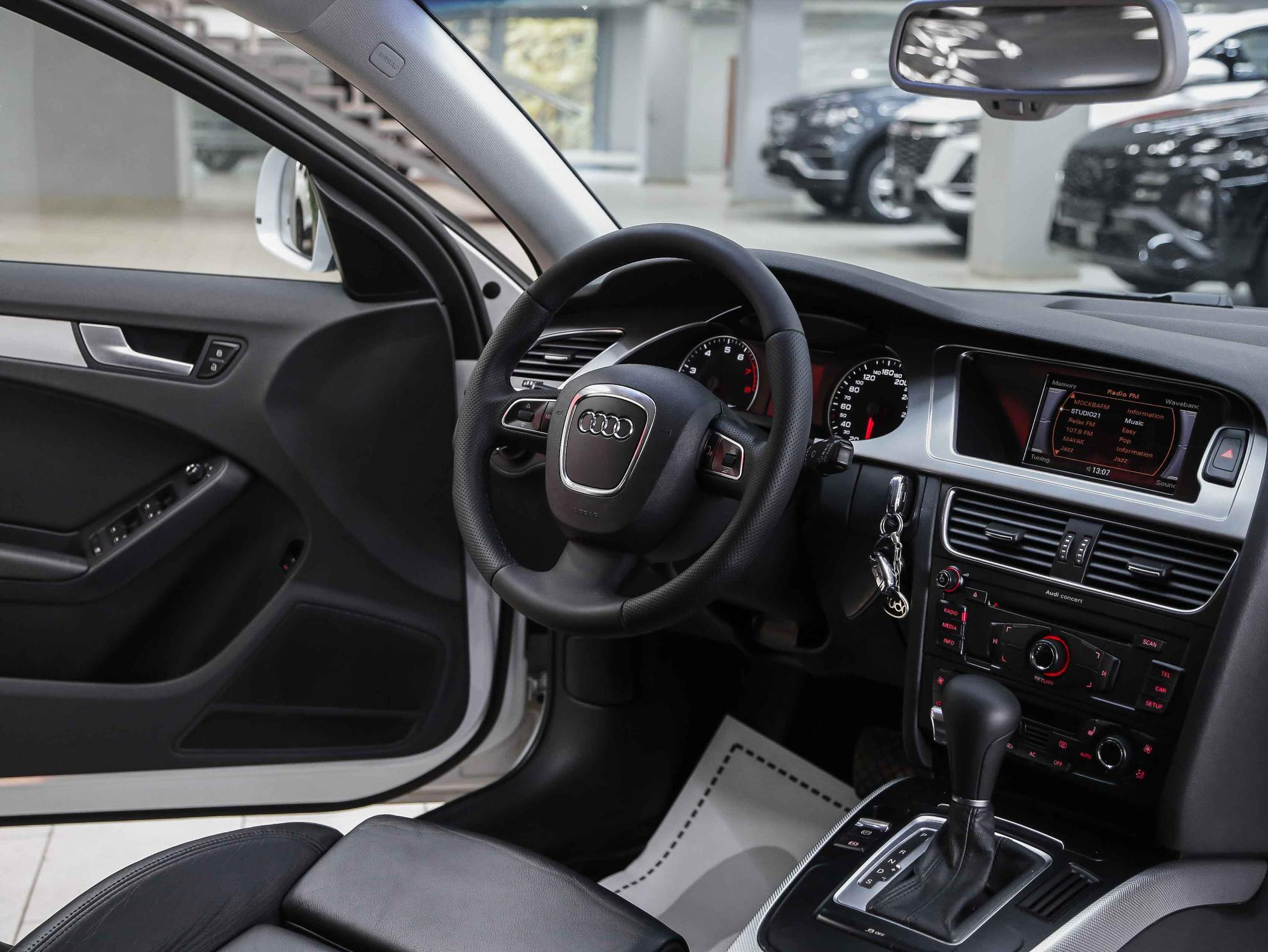 Audi A4 allroad 2011, белый, ДЦ Орехово