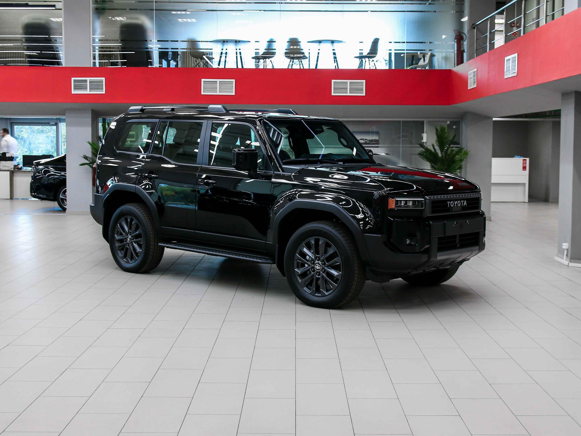 Toyota Land Cruiser Prado 2026, черный, ДЦ Орехово