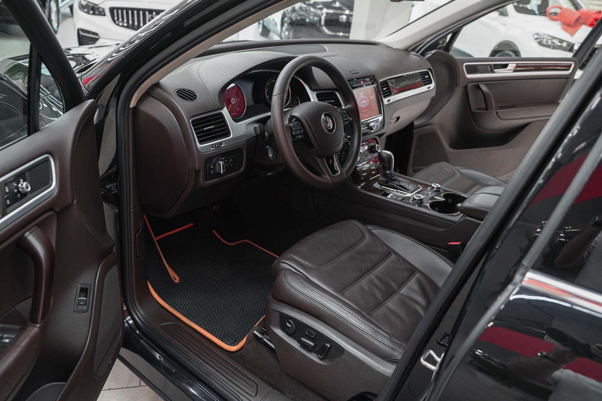 Volkswagen Touareg 2012, черный, ДЦ Орехово