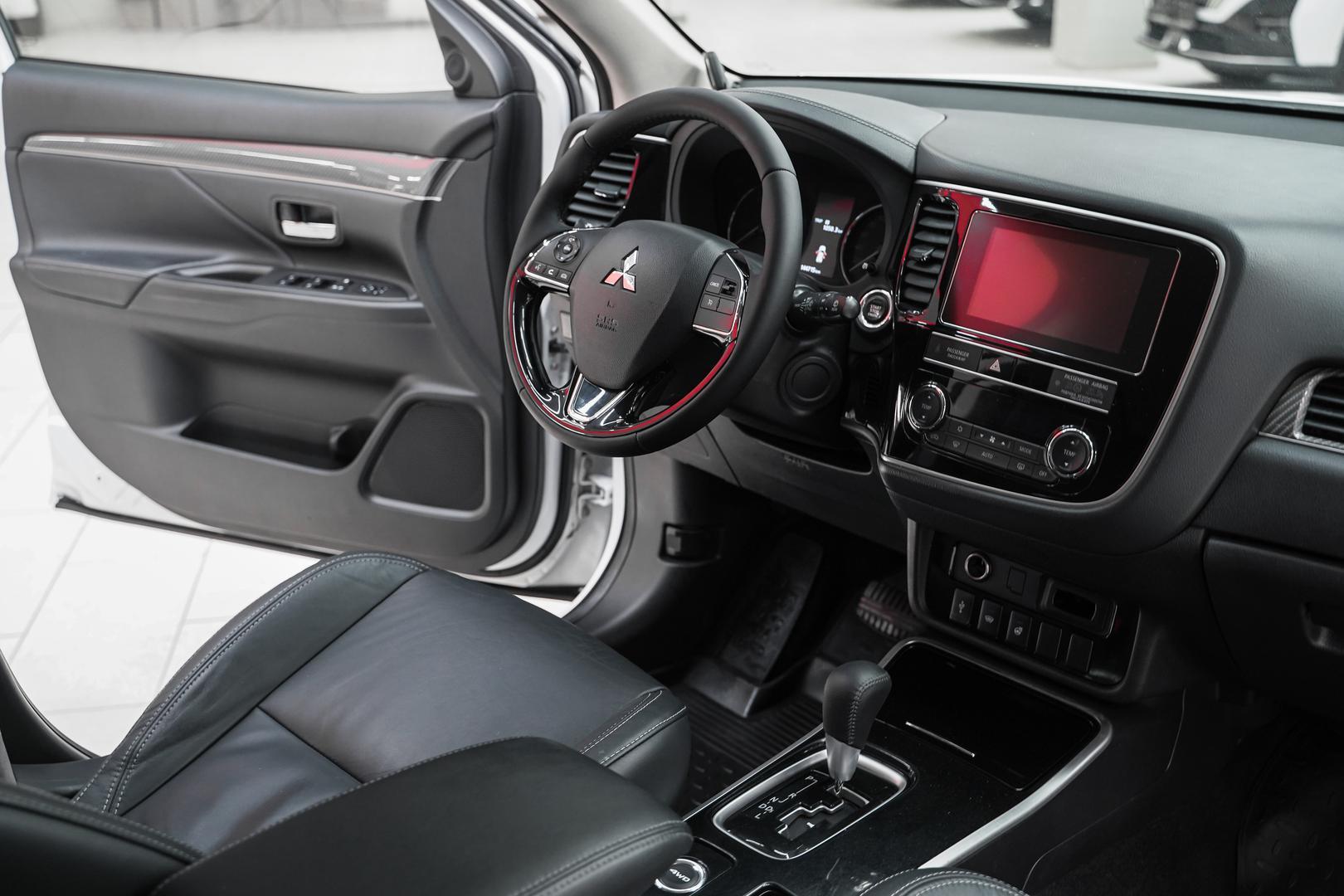 Mitsubishi Outlander 2019, белый, ДЦ Орехово