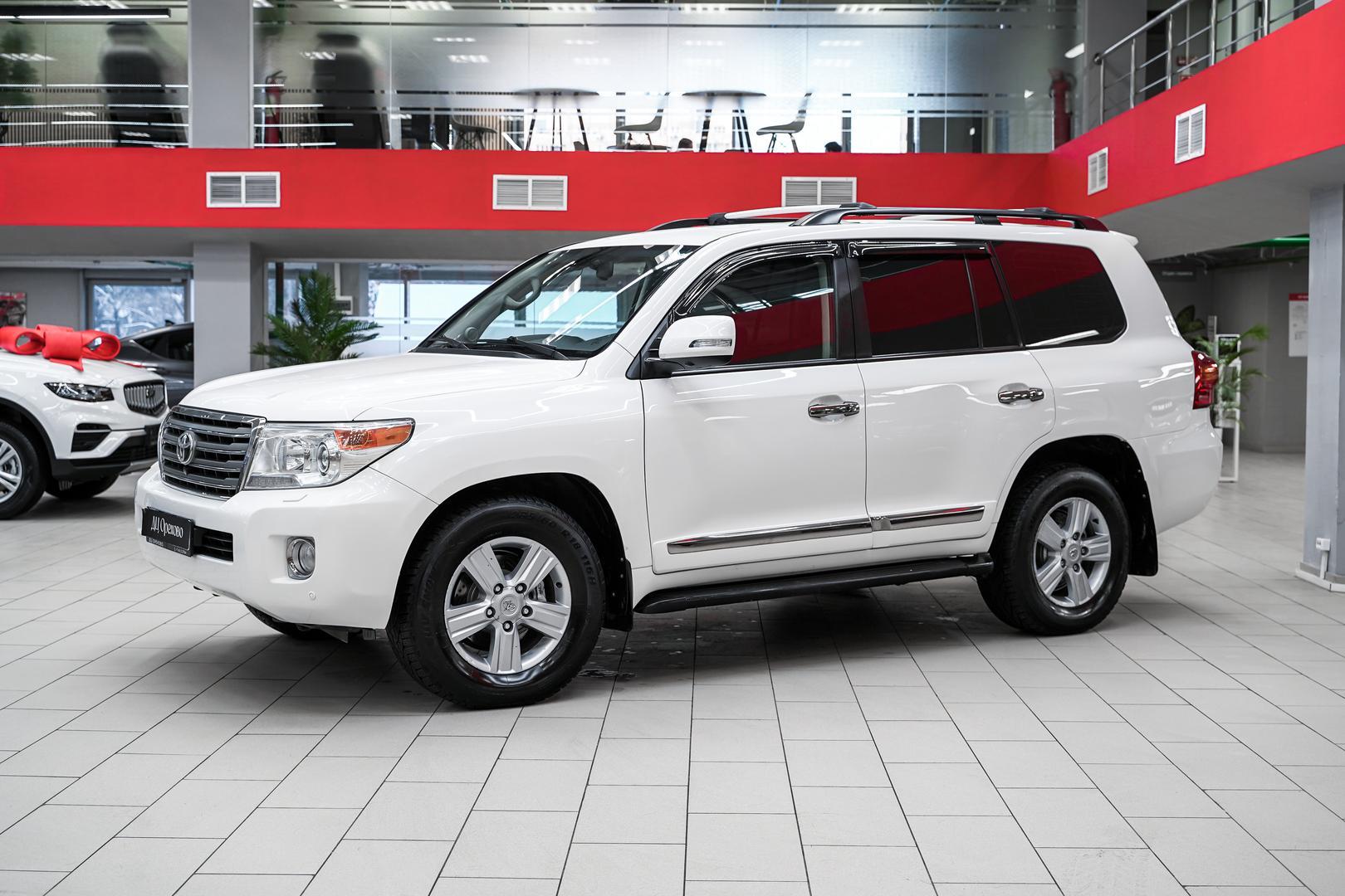 Toyota Land Cruiser 2012, белый, ДЦ Орехово