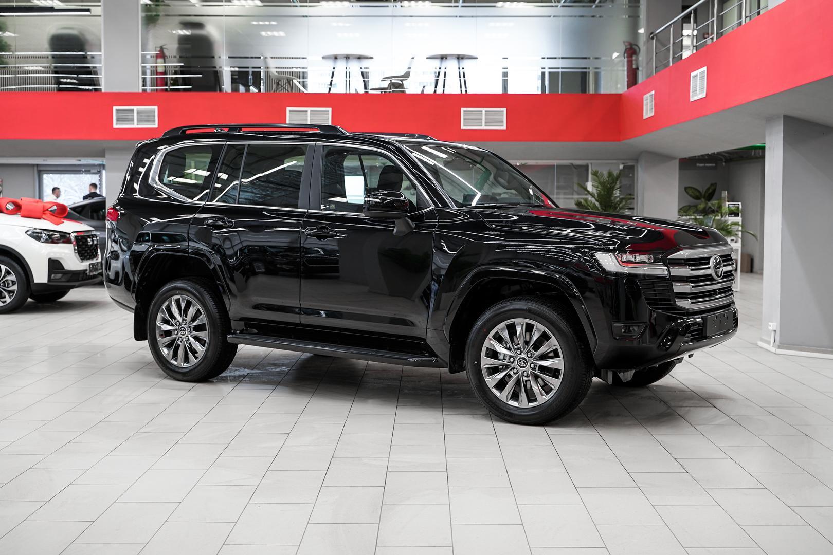 Toyota Land Cruiser 2025, черный, ДЦ Орехово