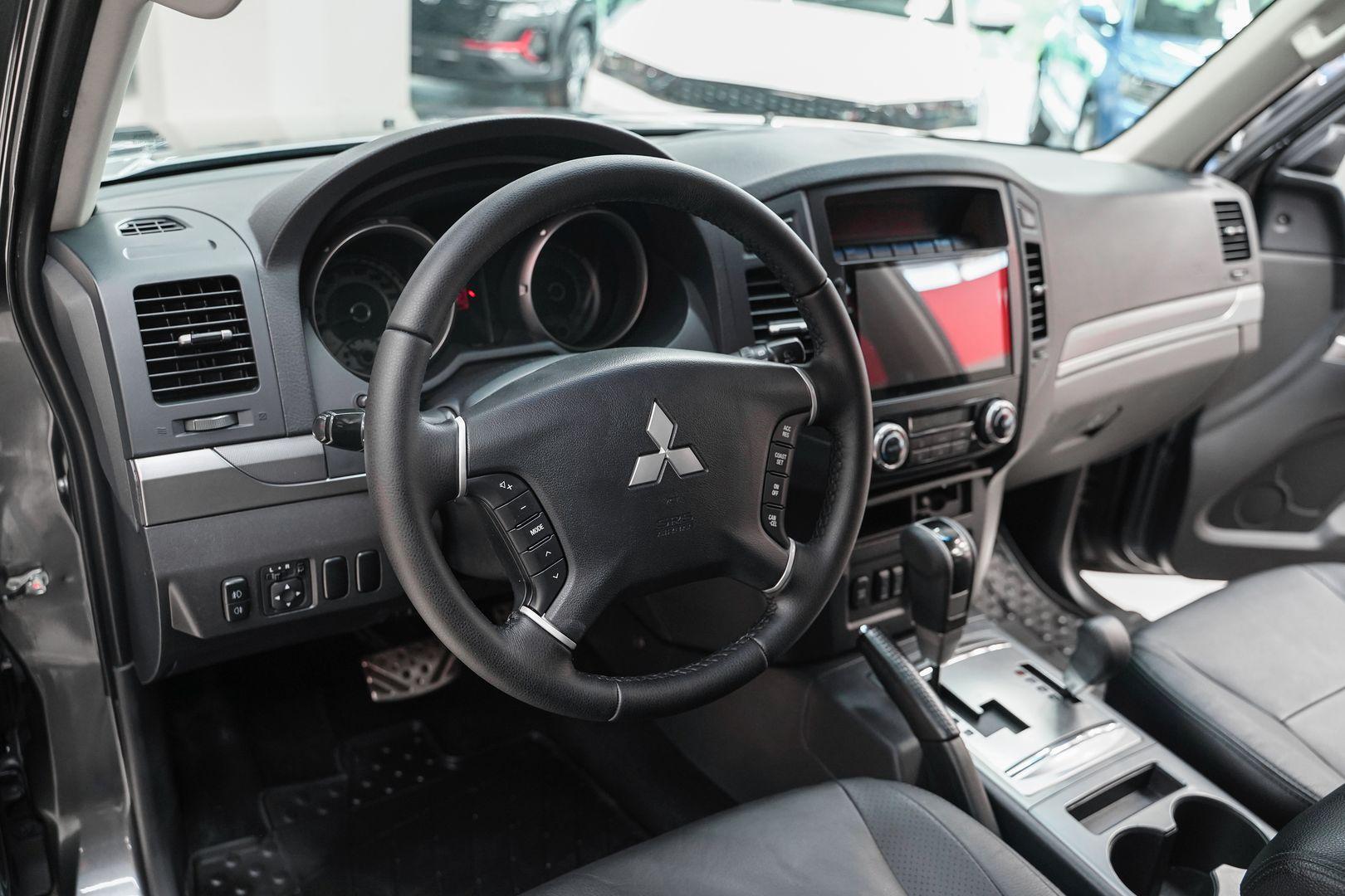Mitsubishi Pajero 2013, серый, ДЦ Орехово