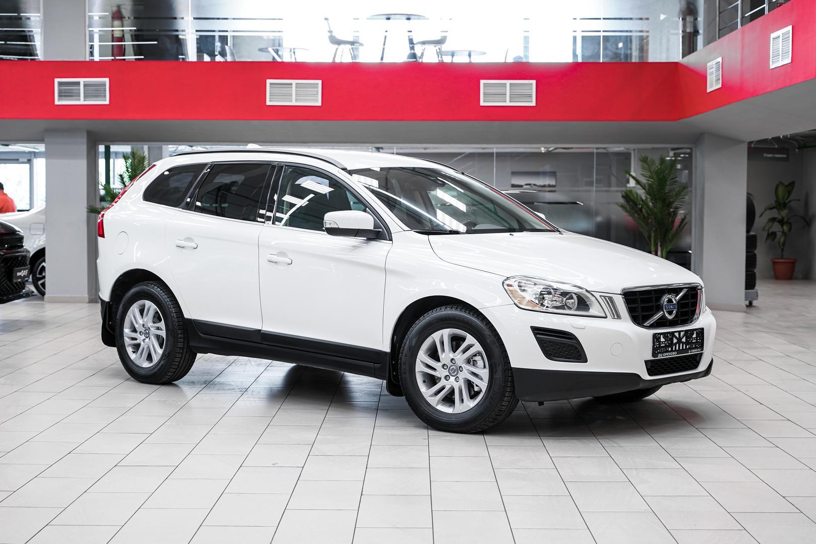Volvo XC60 2012, белый, ДЦ Орехово