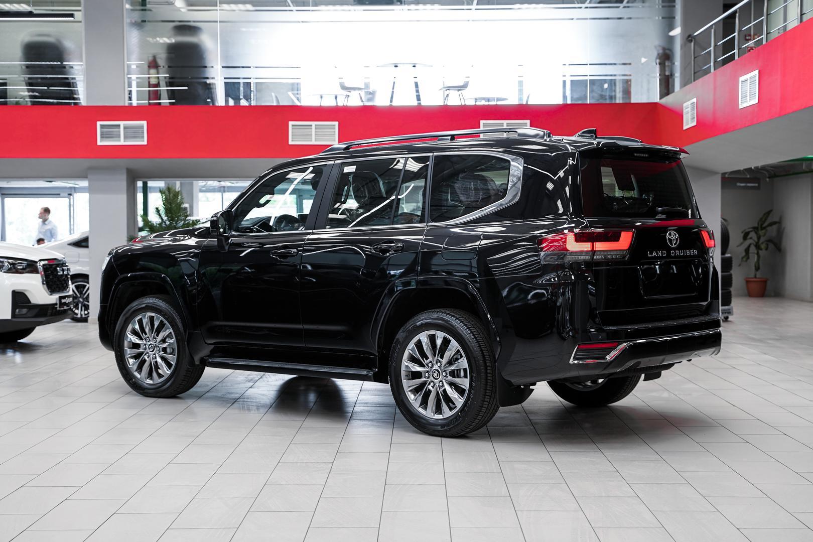 Toyota Land Cruiser 2025, черный, ДЦ Орехово