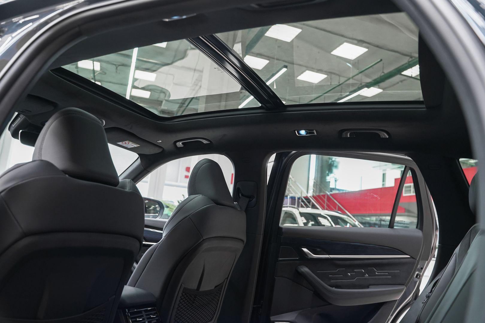 Geely Monjaro 2024, серый, ДЦ Орехово