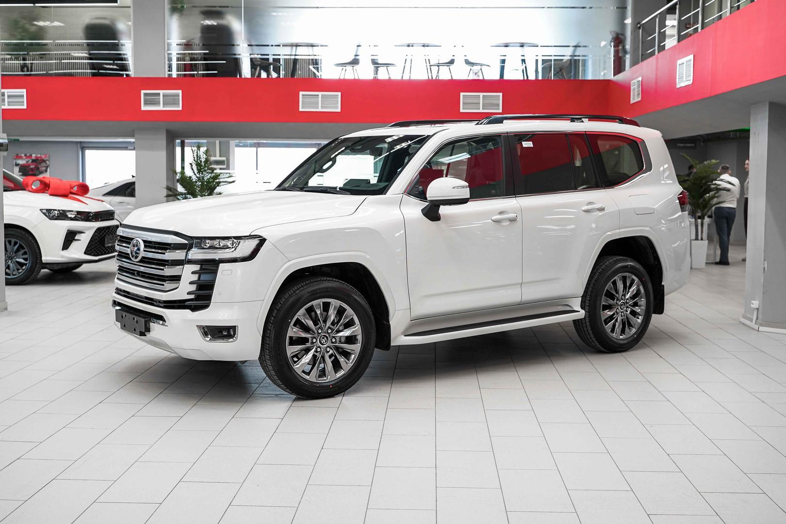 Toyota Land Cruiser 2026, белый, ДЦ Орехово