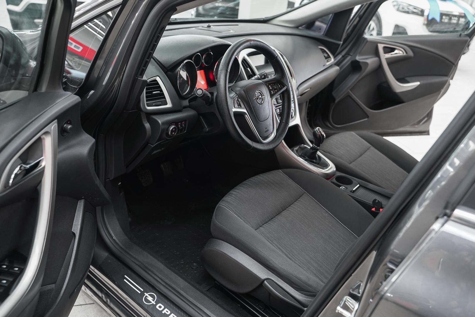 Opel Astra 2011, серый, ДЦ Орехово