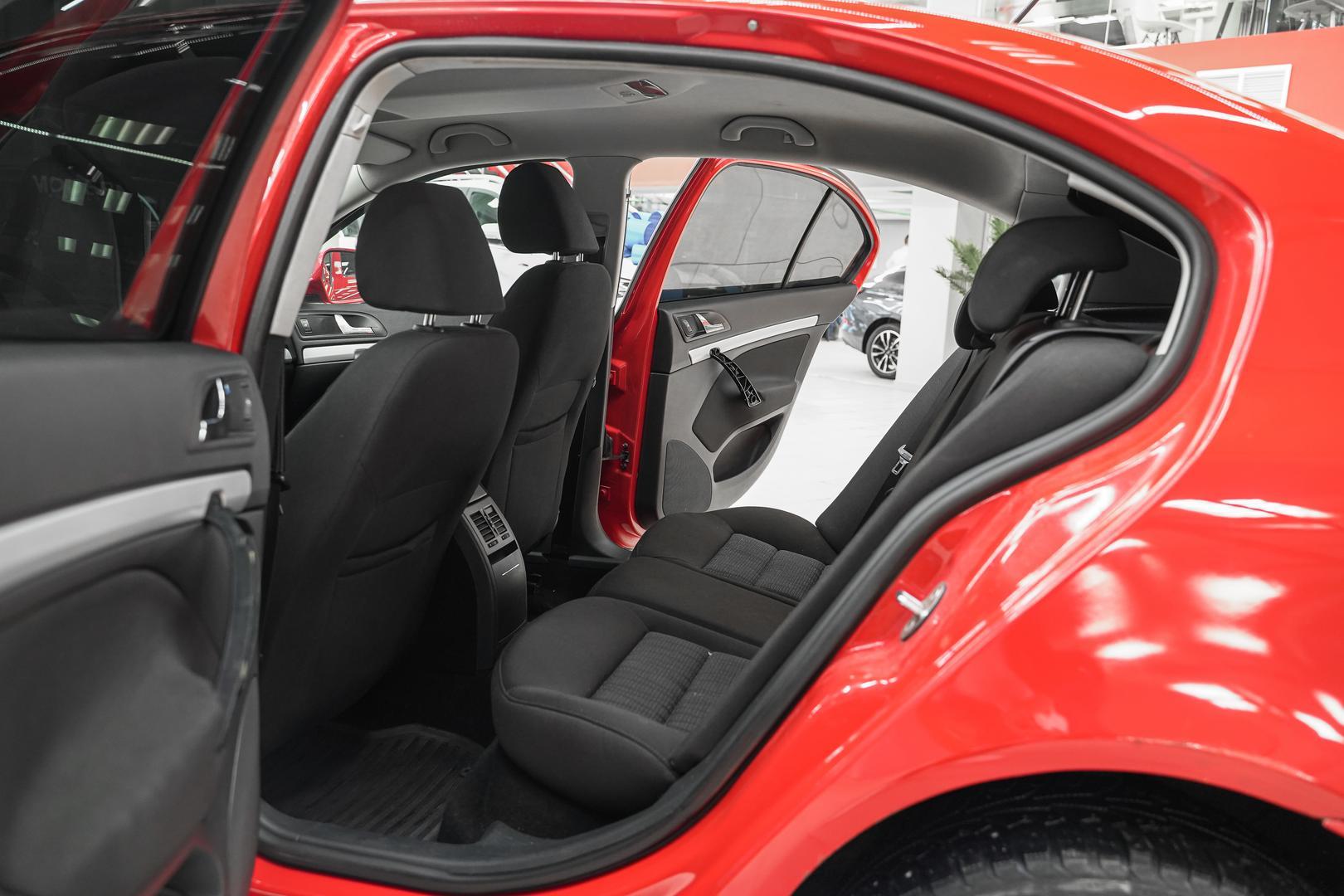 Skoda Octavia 2010, красный, ДЦ Орехово