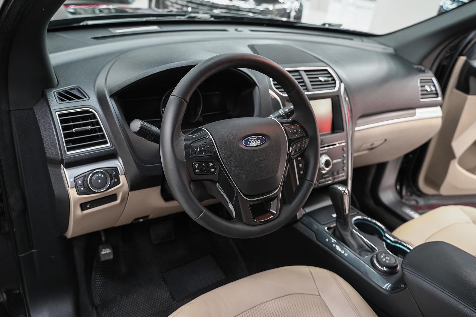 Ford Explorer 2016, черный, ДЦ Орехово