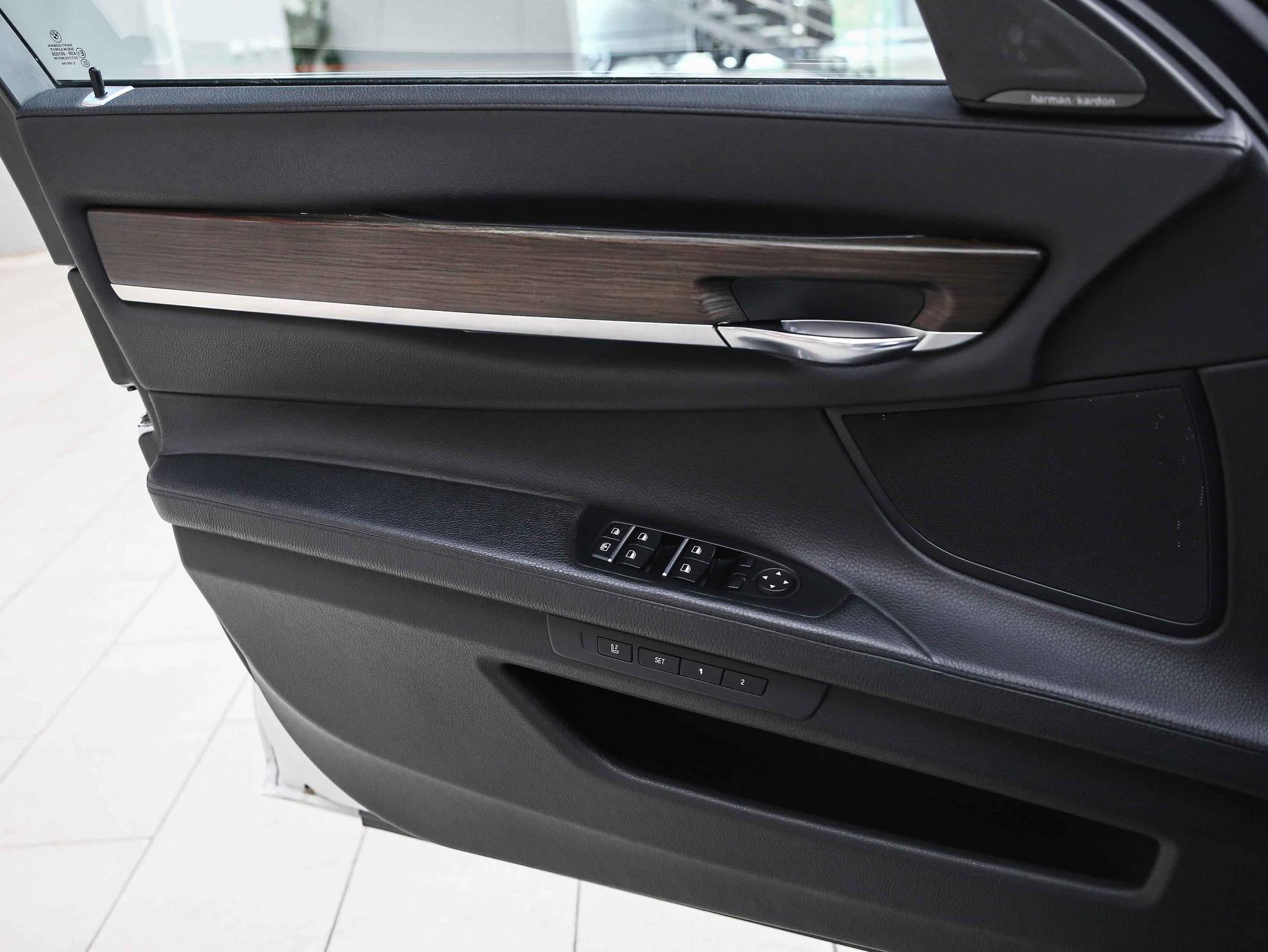 BMW 7 серии 2014, белый, ДЦ Орехово