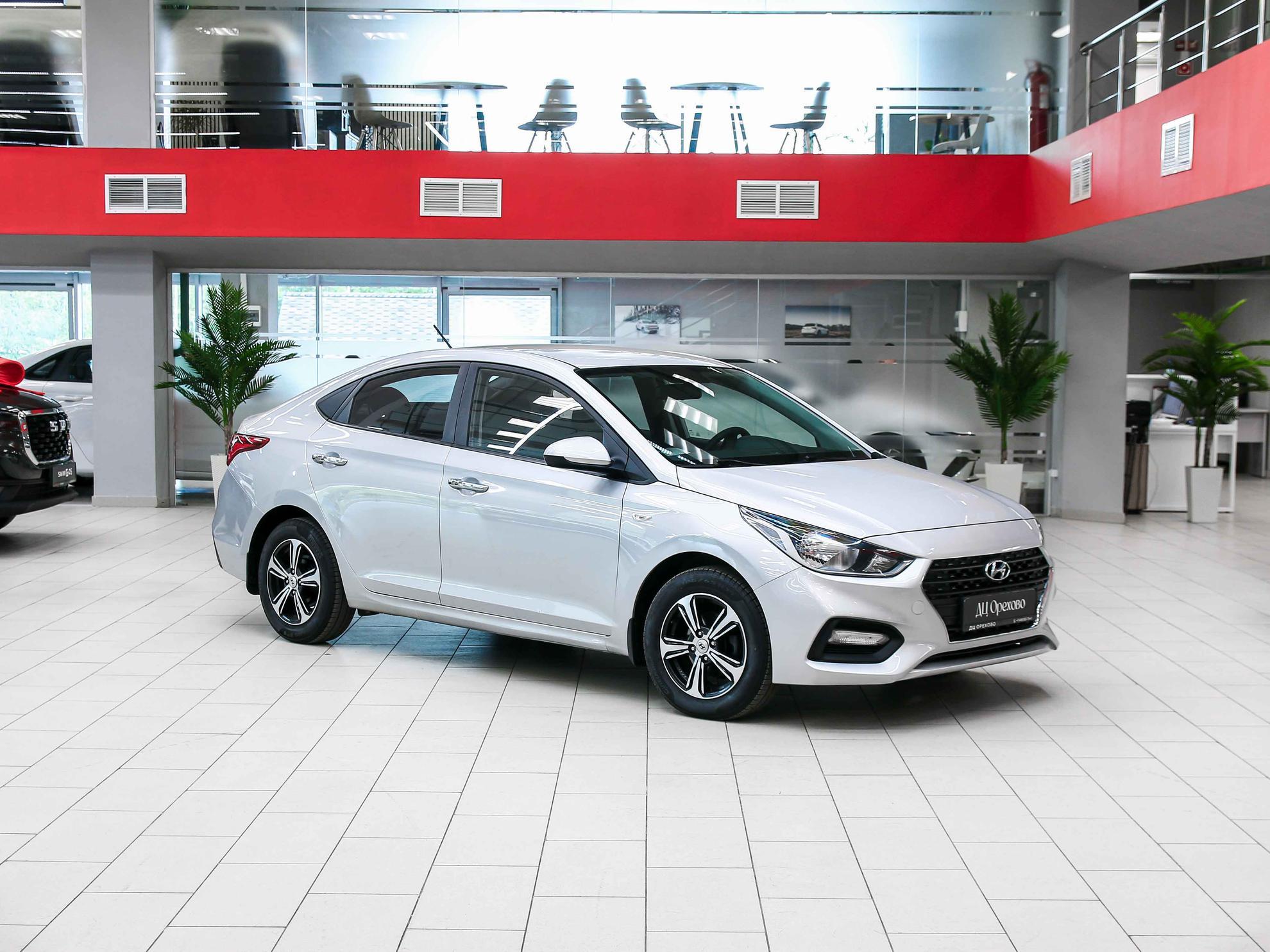 Hyundai Solaris 2019, серебряный, ДЦ Орехово