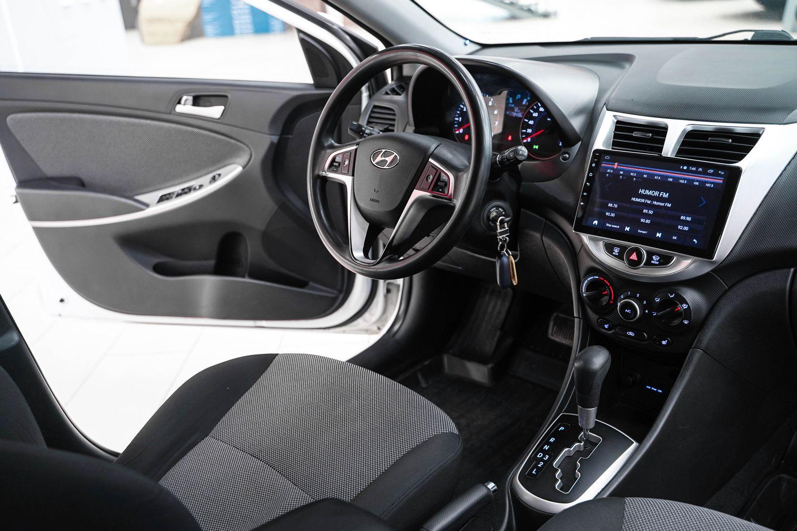 Hyundai Solaris 2013, белый, ДЦ Орехово