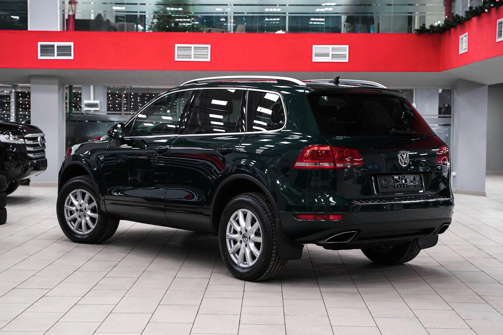 Volkswagen Touareg 2011, зеленый, ДЦ Орехово