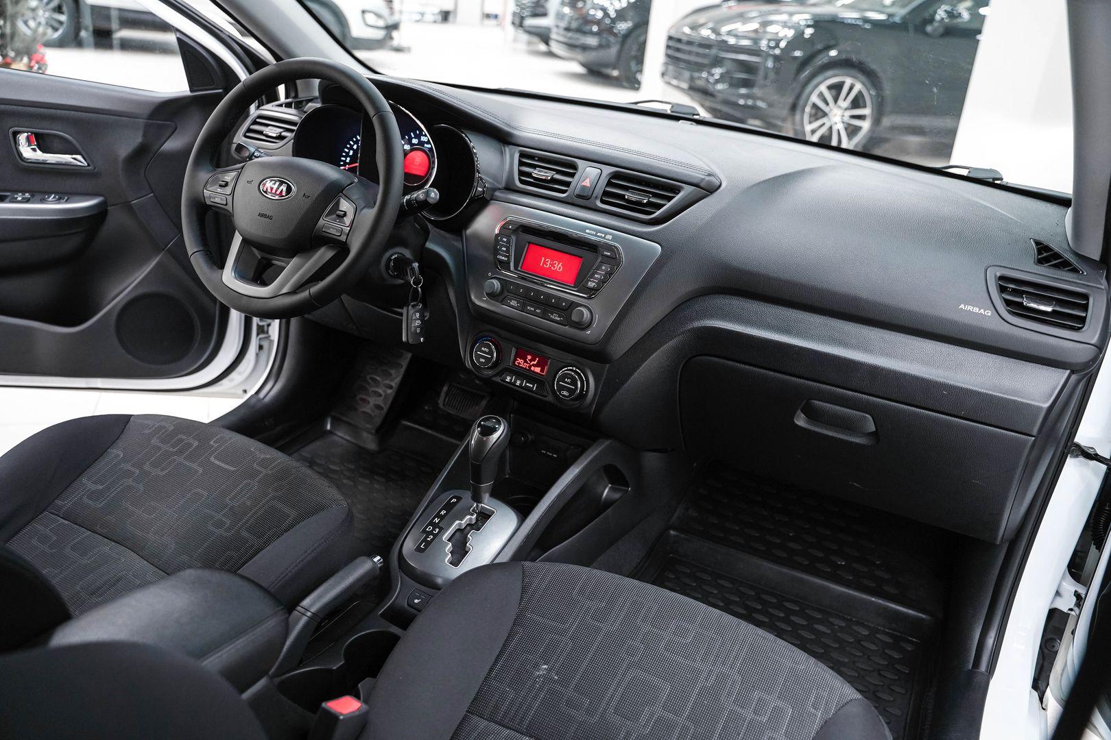 Kia Rio 2013, белый, ДЦ Орехово