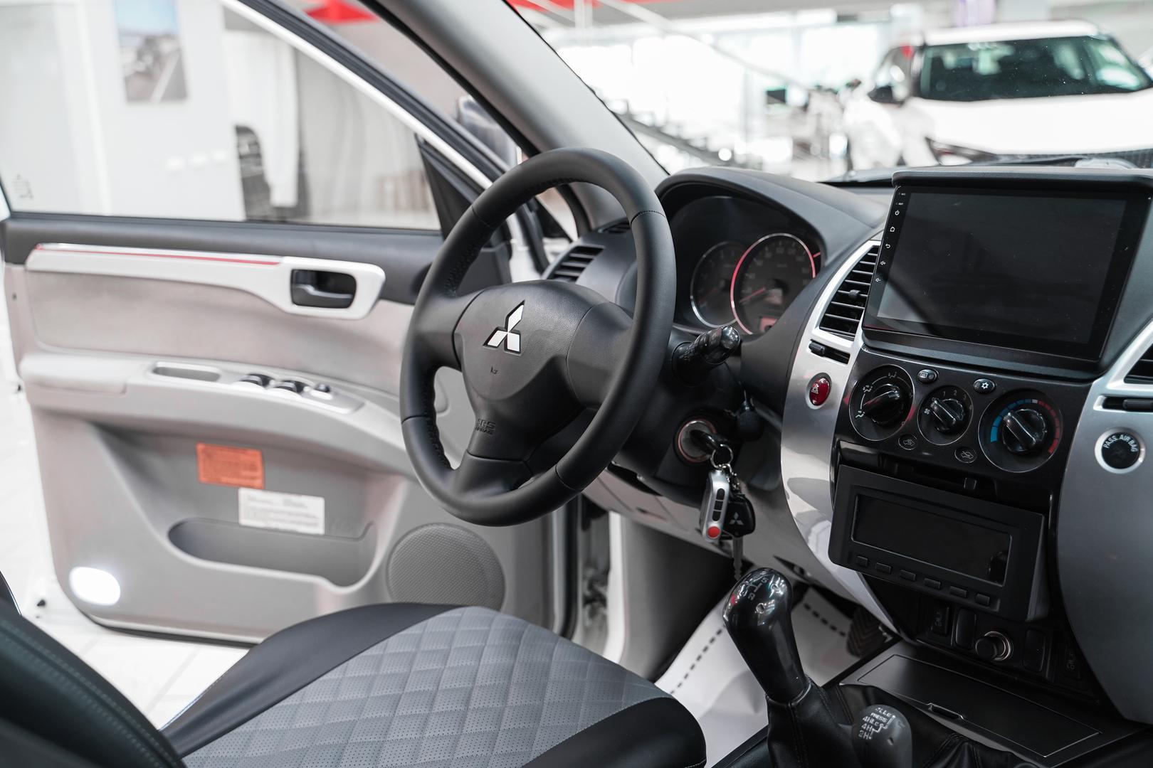 Mitsubishi Pajero Sport 2012, белый, ДЦ Орехово