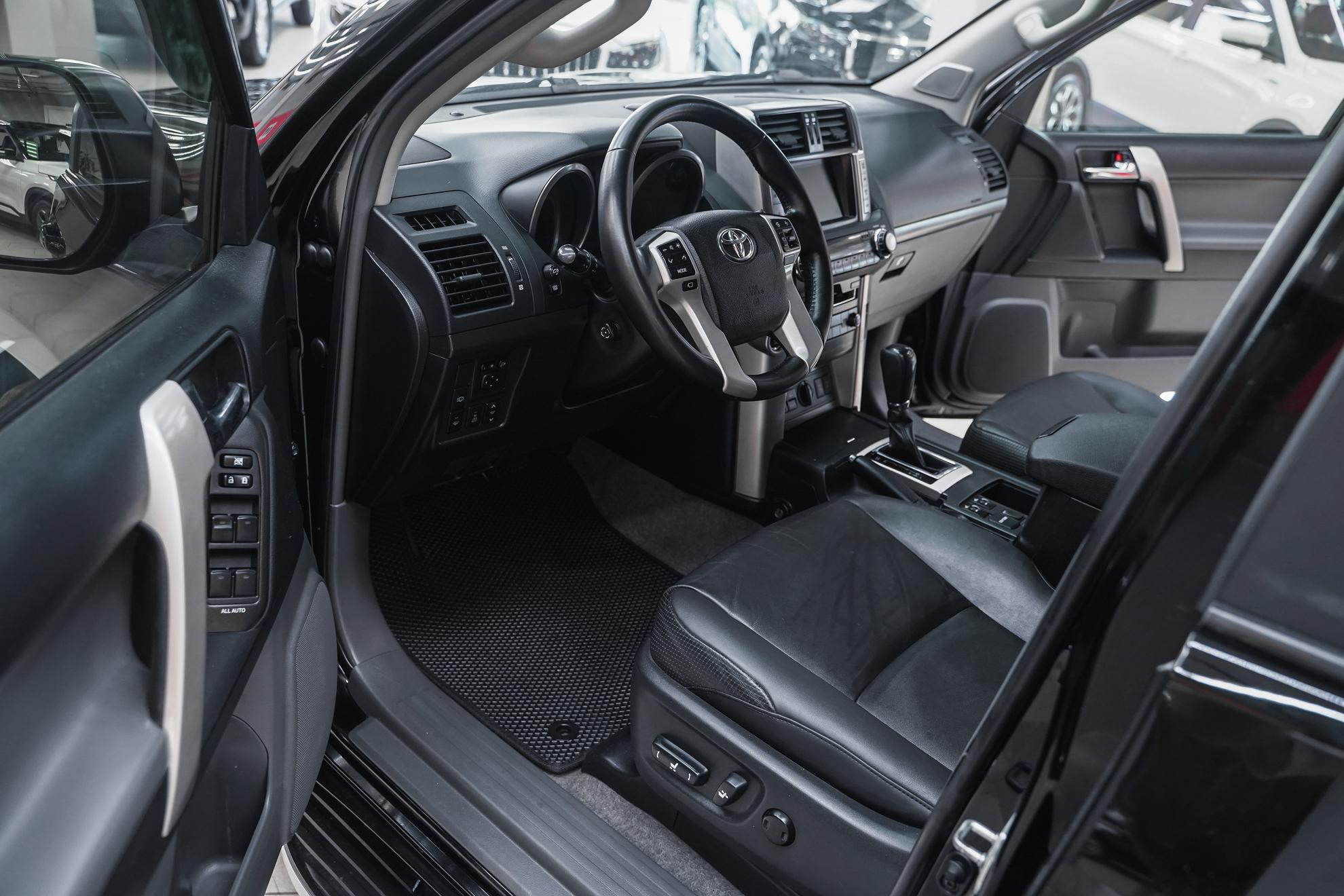 Toyota Land Cruiser Prado 2012, черный, ДЦ Орехово