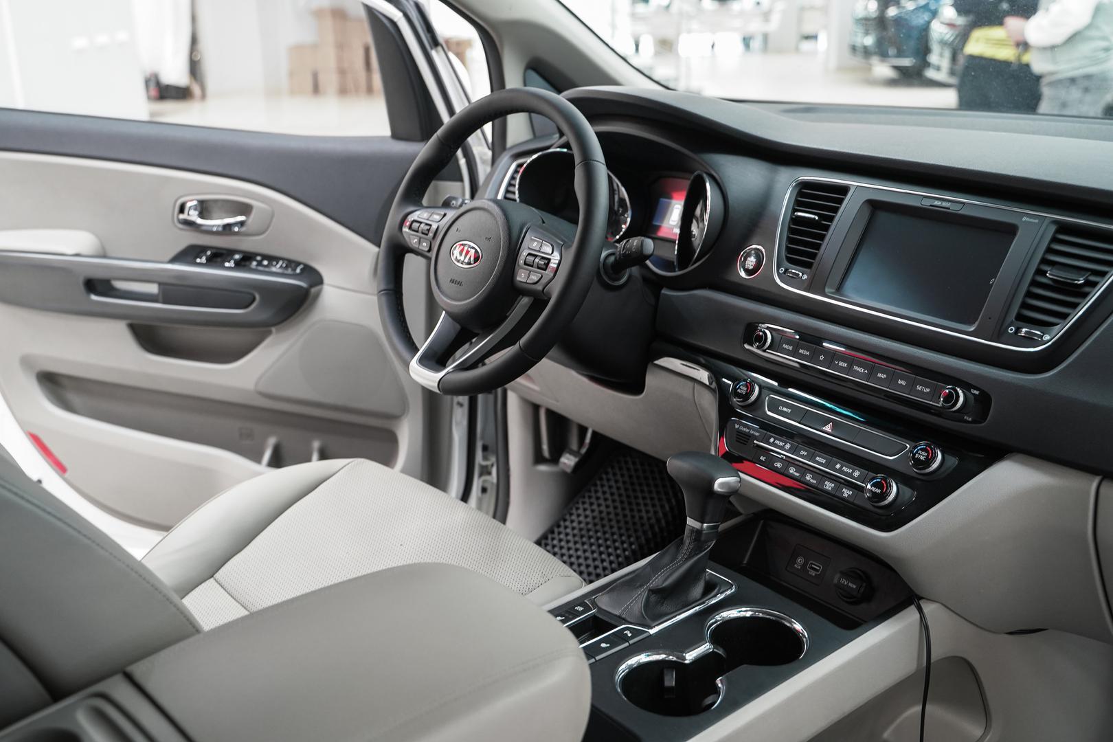 Kia Carnival 2019, белый, ДЦ Орехово