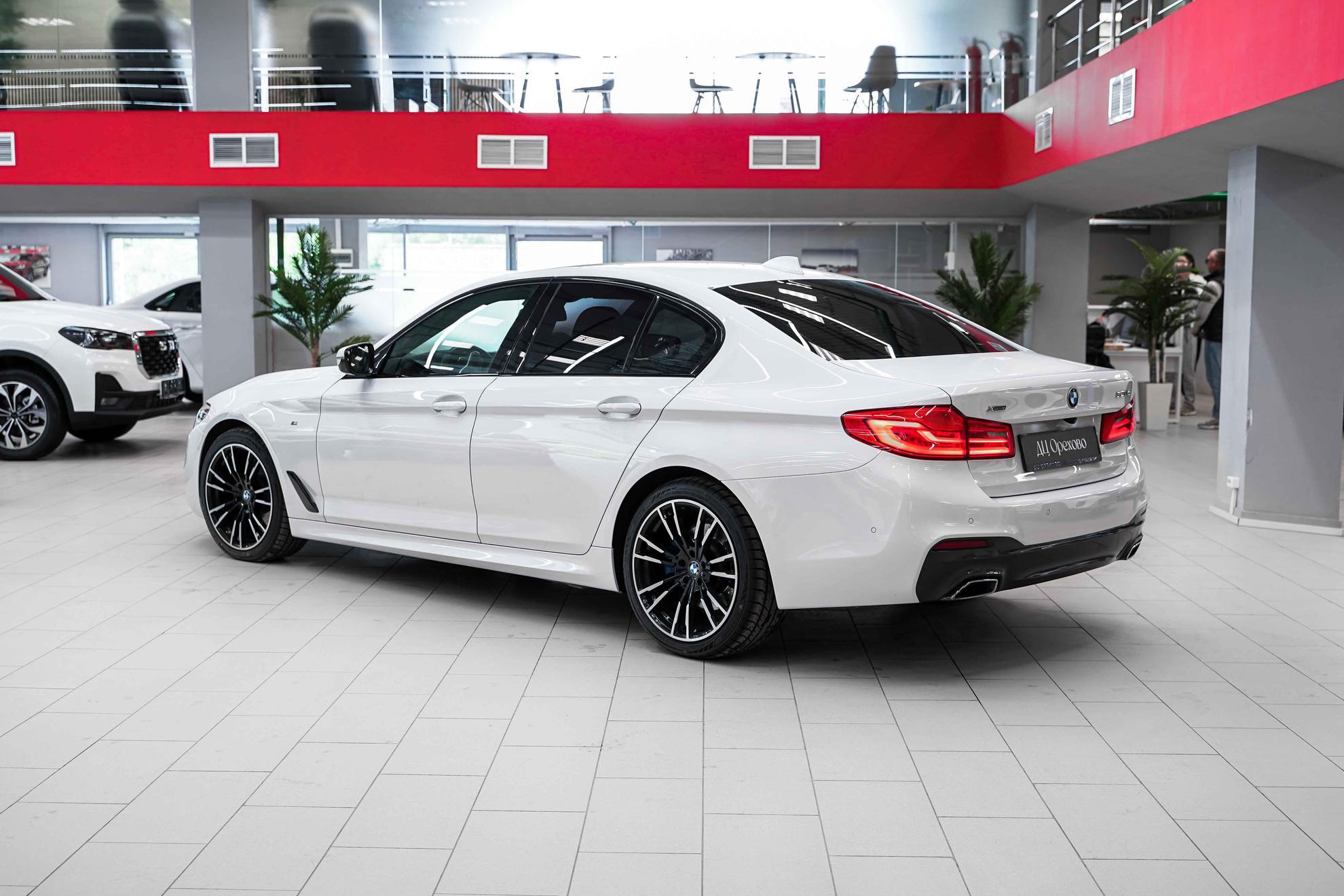 BMW 5 серии 2018, белый, ДЦ Орехово