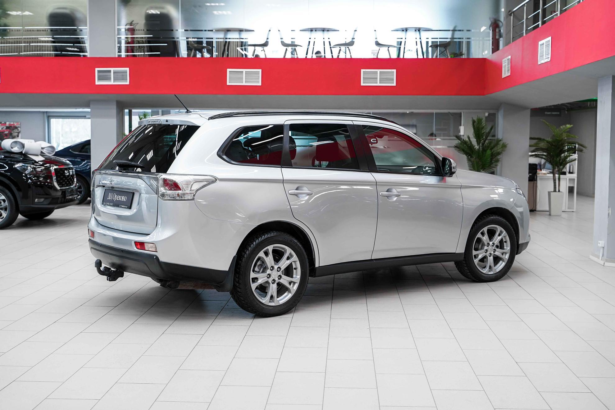 Mitsubishi Outlander 2013, серебряный, ДЦ Орехово