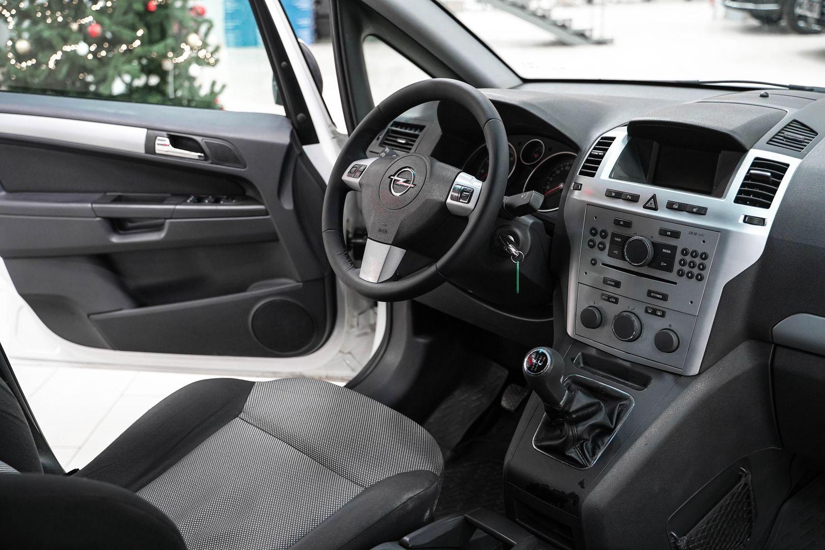 Opel Zafira 2012, белый, ДЦ Орехово