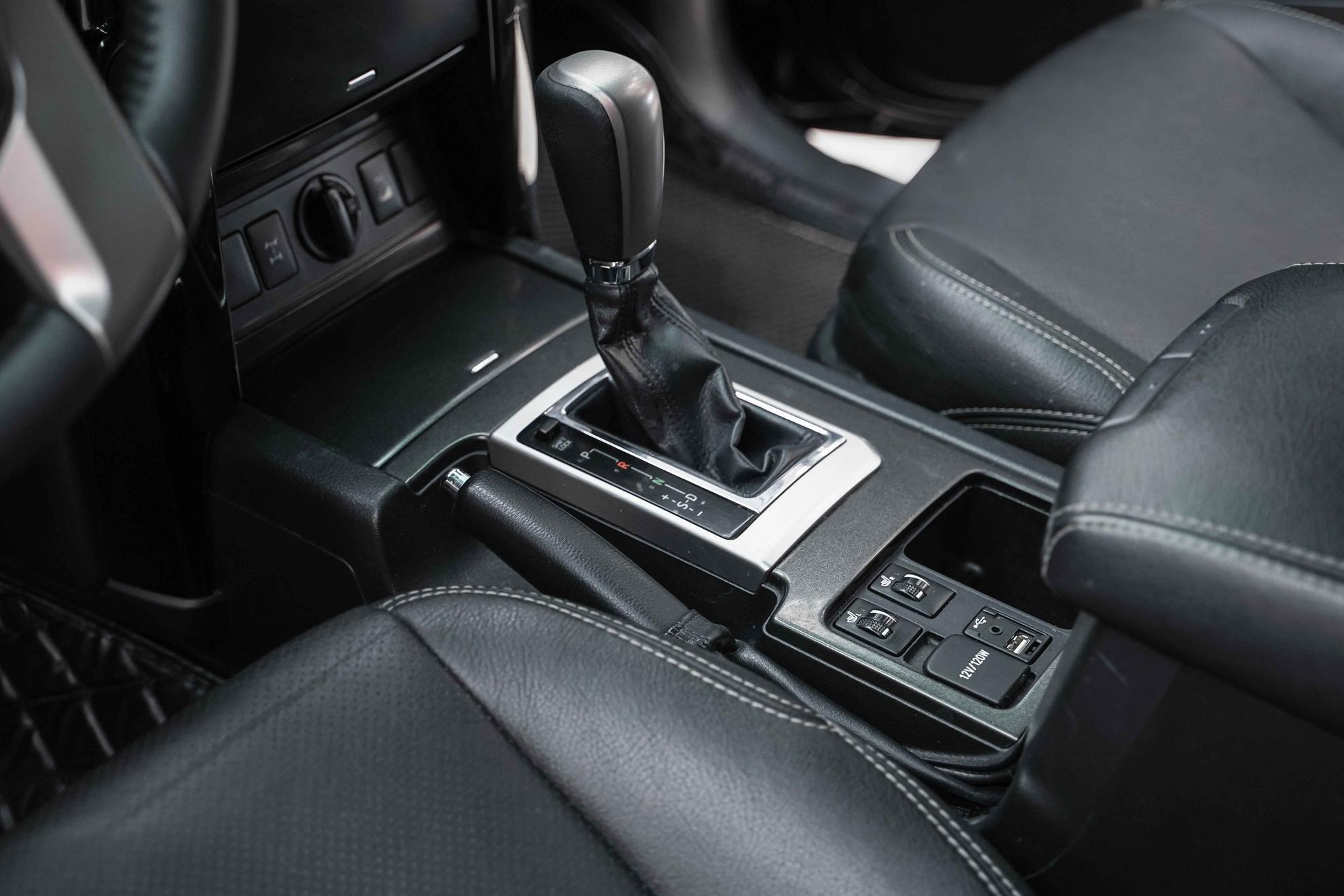 Toyota Land Cruiser Prado 2013, черный, ДЦ Орехово