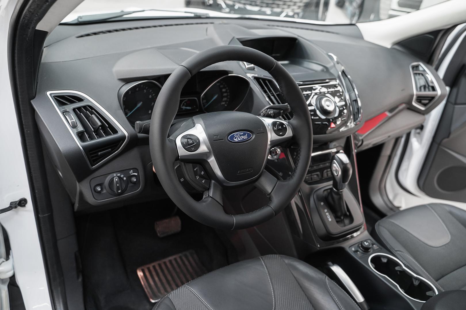 Ford Kuga 2015, белый, ДЦ Орехово