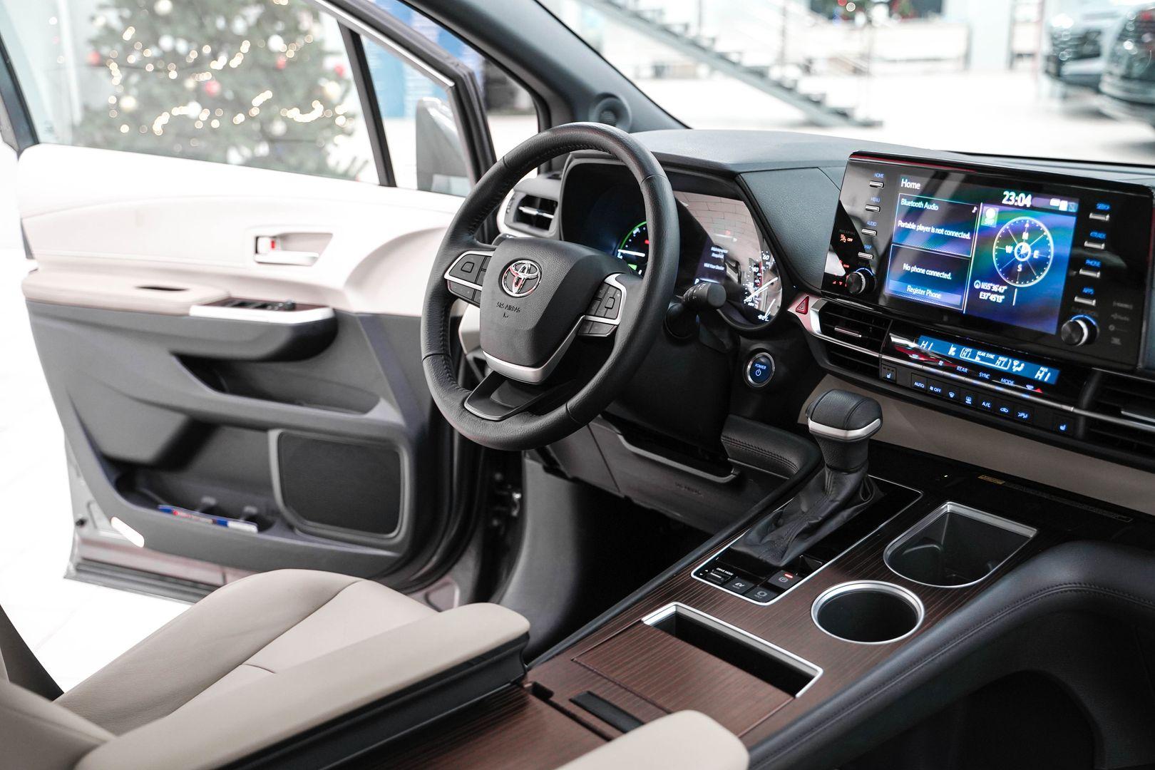 Toyota Sienna 2021, серый, ДЦ Орехово