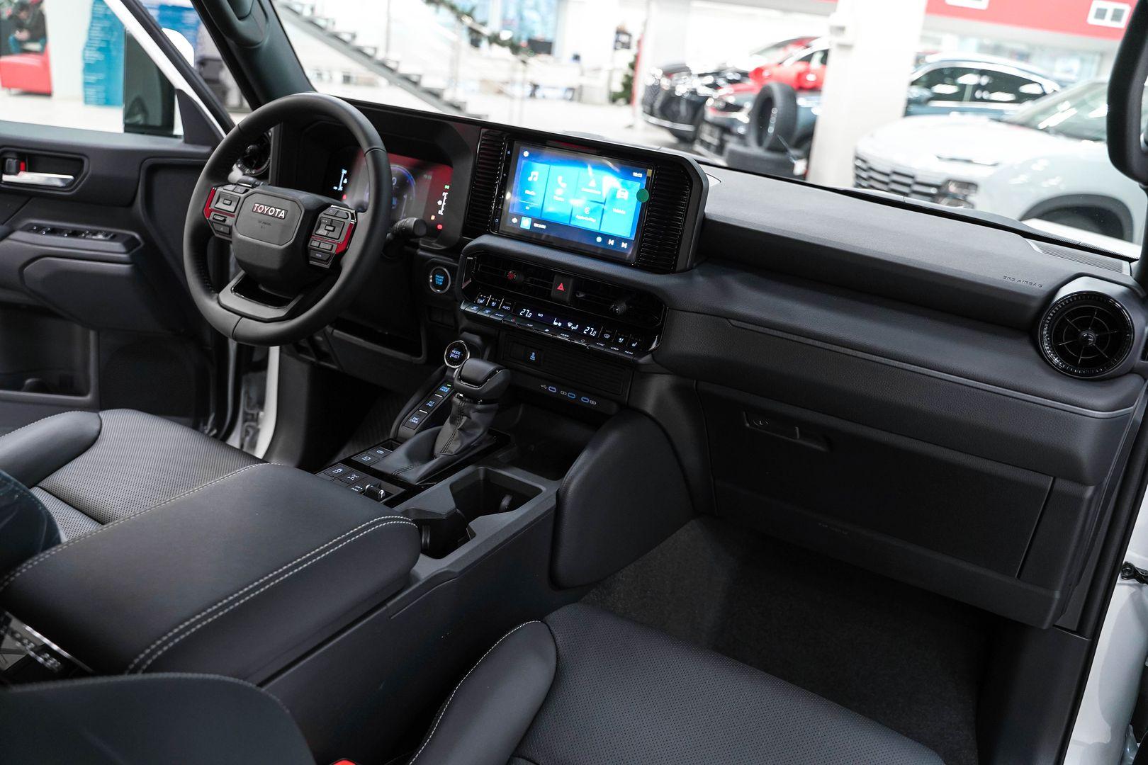 Toyota Land Cruiser Prado 2024, белый, ДЦ Орехово
