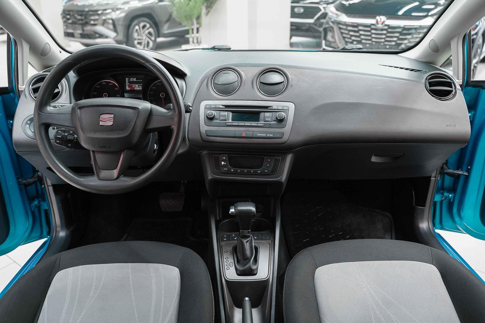 Seat Ibiza 2013, голубой, ДЦ Орехово